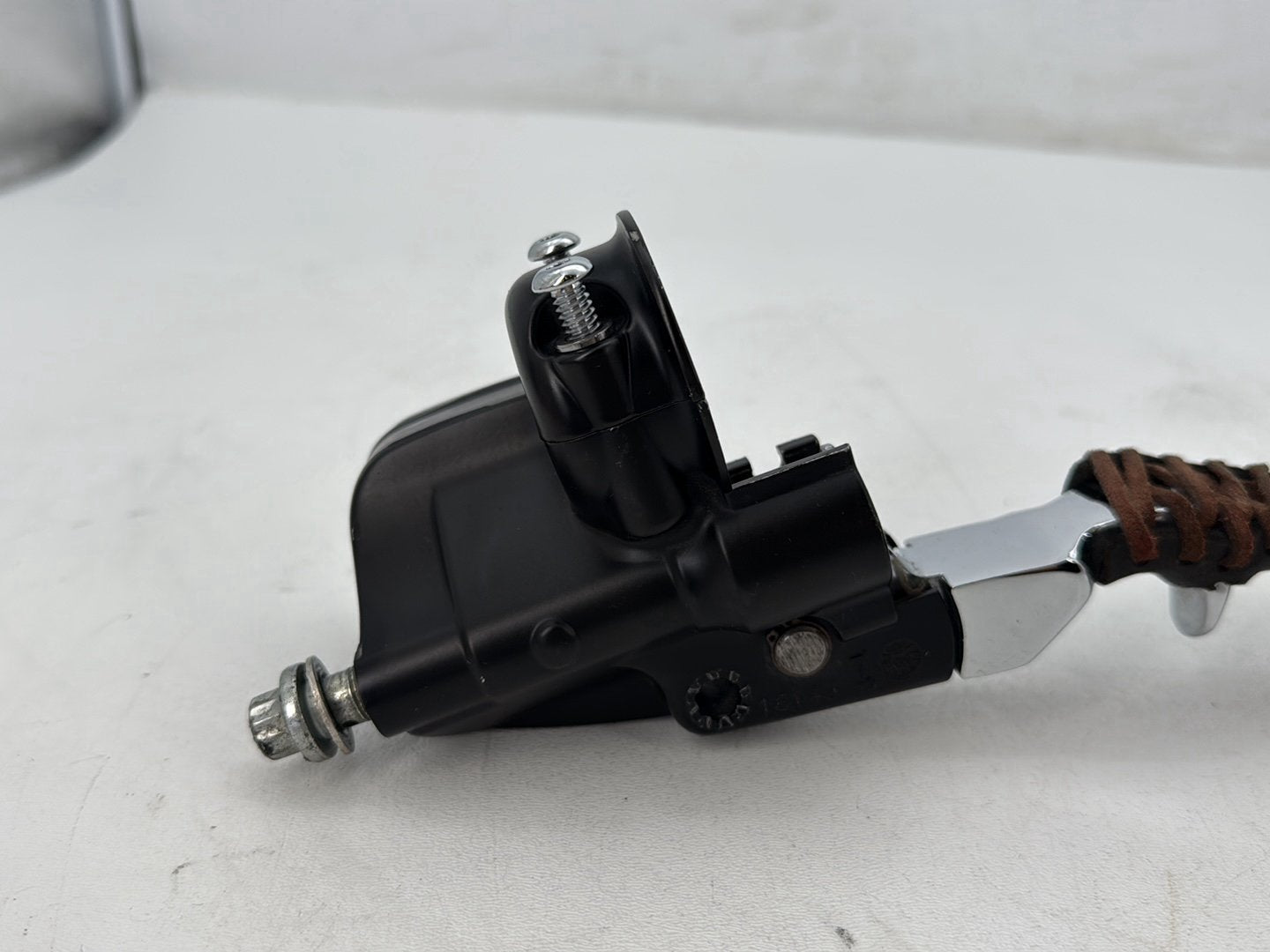 2004 Harley Softail FLSTC Heritage Classic OEM Front Right Brake Lever Master Cylinder