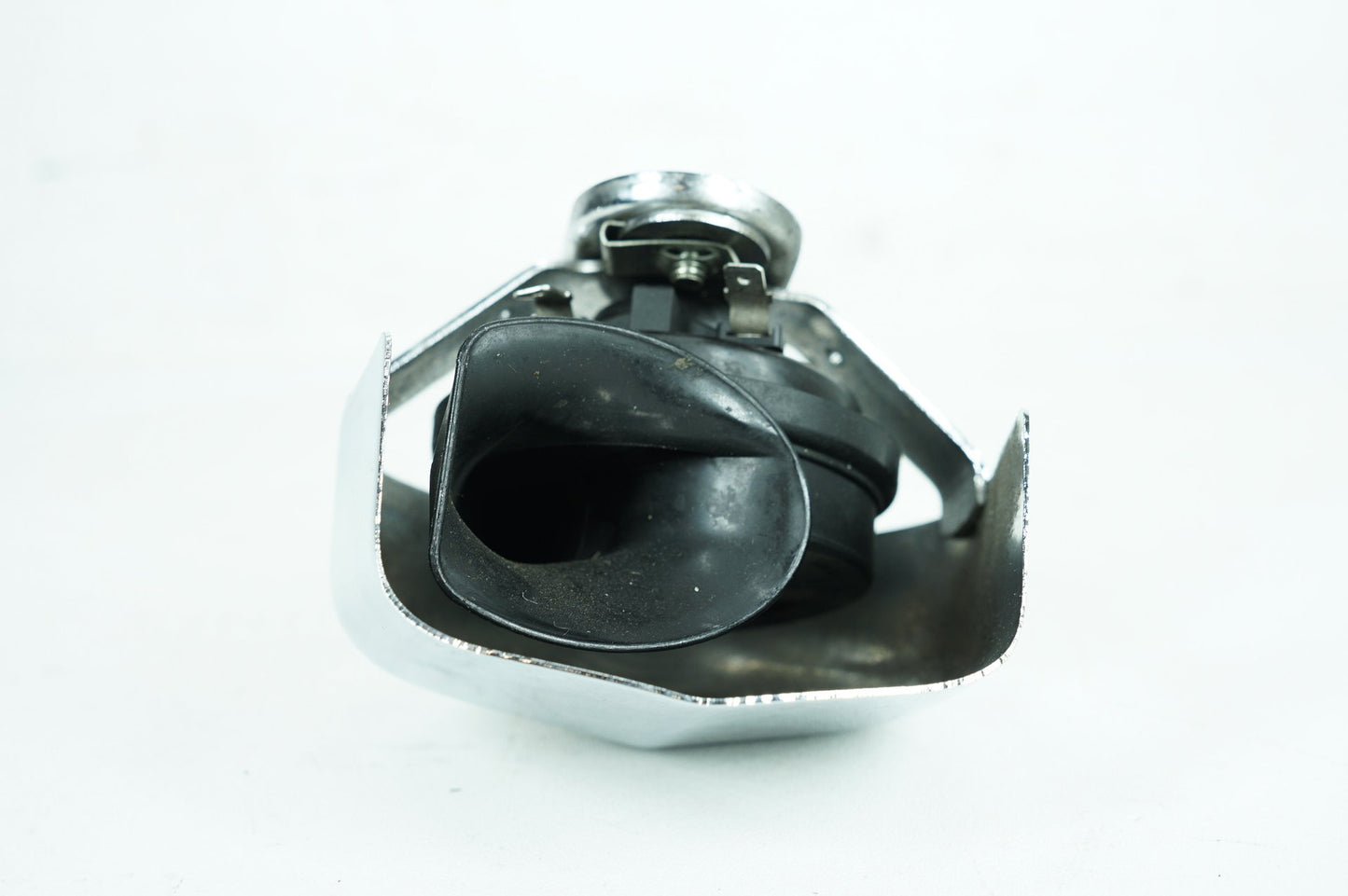 2000 - 2006 Harley-Davidson Softail Fat Boy Horn Signal Klaxon Chrome Cover 69012-93A