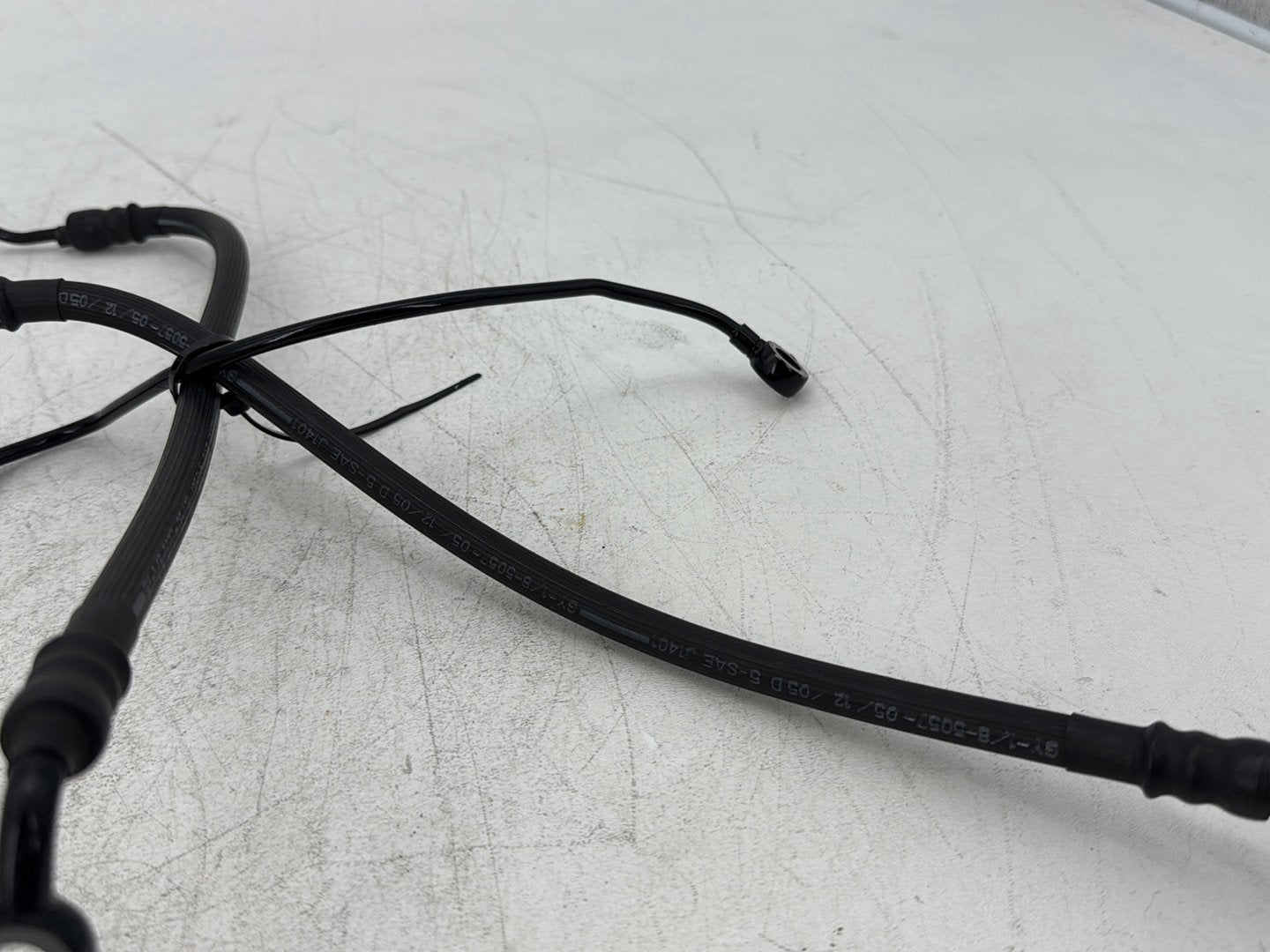 2005 Harley Electra Glide Touring Ultra FLHTCUI OEM Front Brake Hose Line Pipe