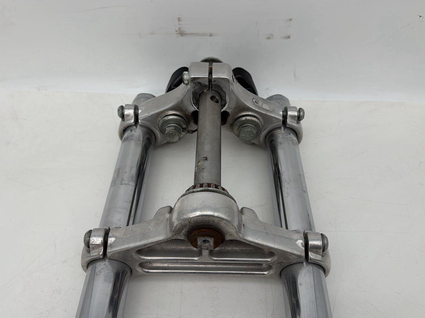 1999 - 2006 Harley-Davidson Dyna Super Glide Front Triple Tree Set & LH RH Fork Legs Sliders 45739-87 , 46076-04