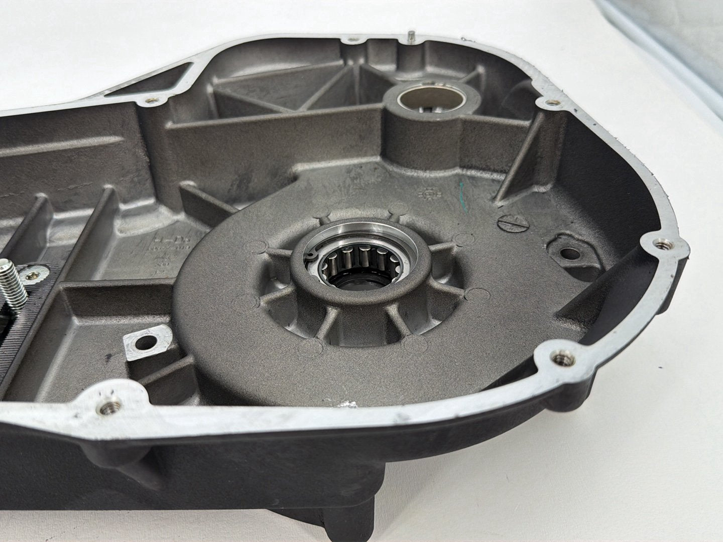 1999 - 2006 Harley-Davidson Touring Road King Inner Primary Clutch Cover 60677-01B
