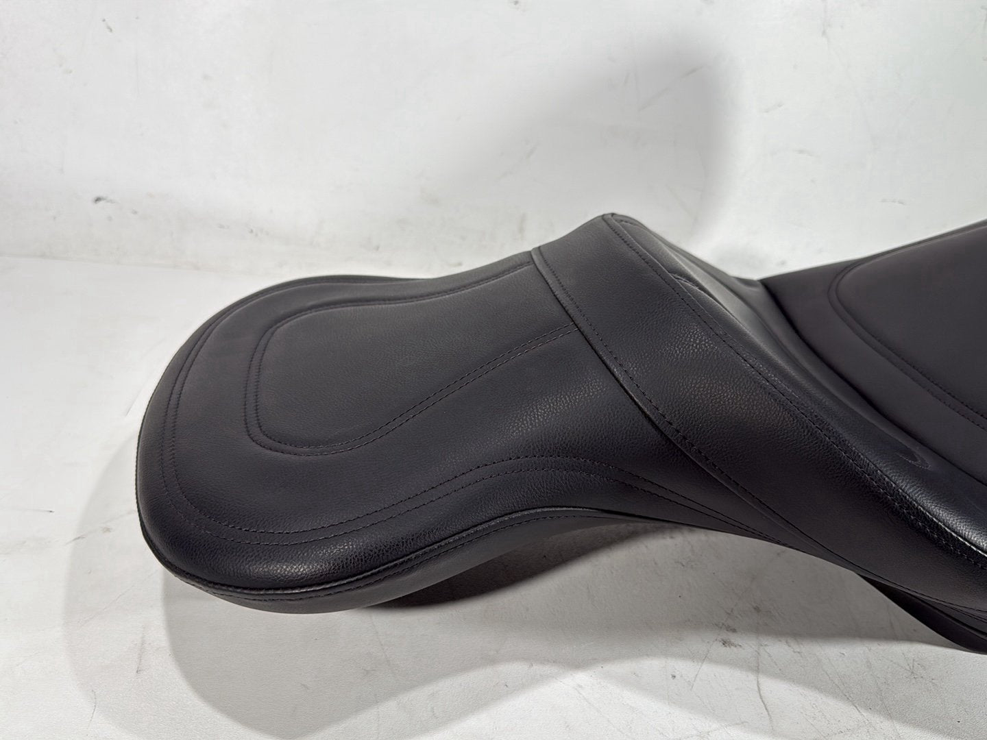 1998 Harley Softail Custom FXSTC OEM Passenger Rider Driver Seat Saddle