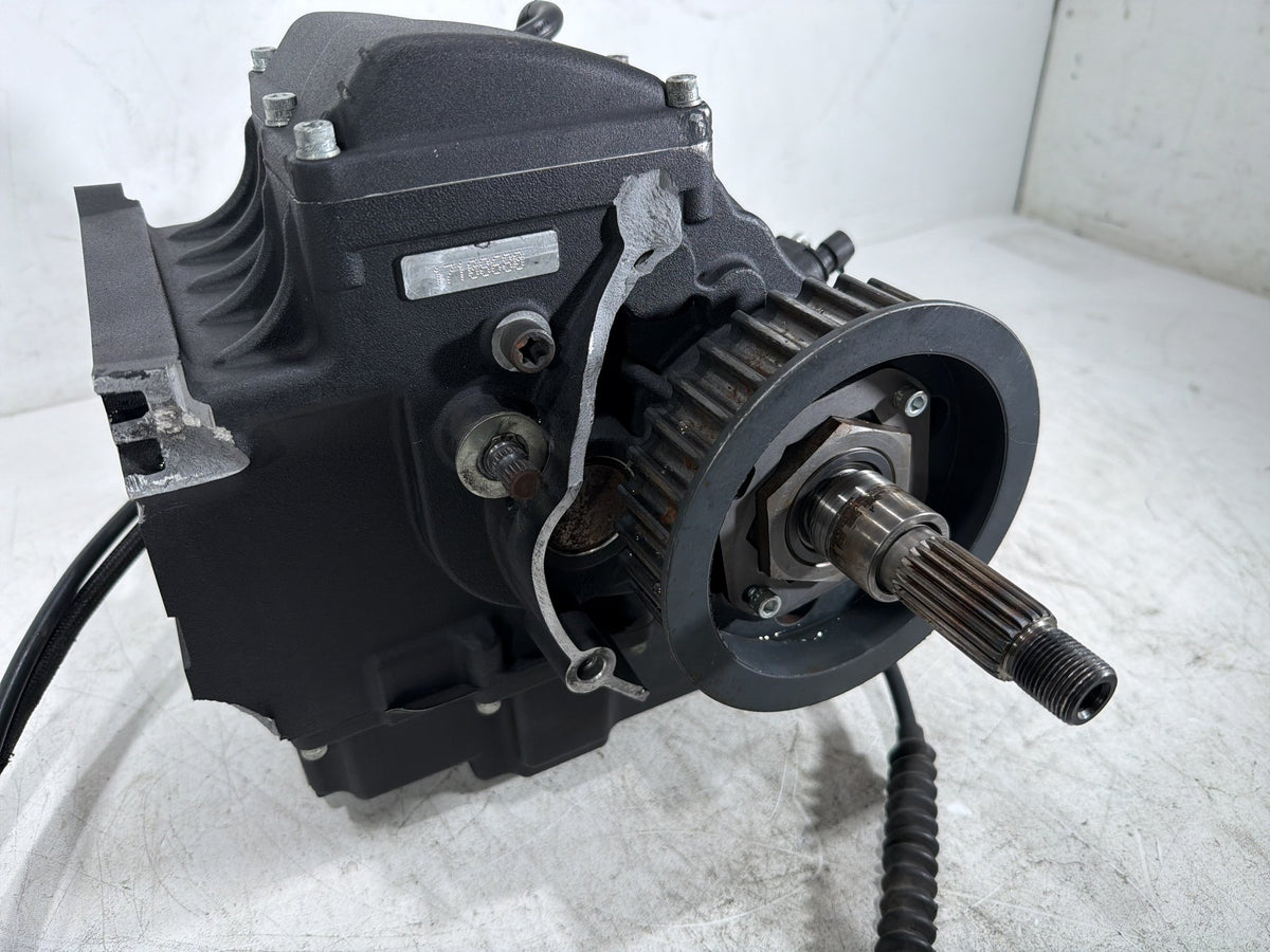 2017 Harley Dyna Street Bob FXDB OEM 6 Speed Transmission Gearbox 2K * CRACKED *