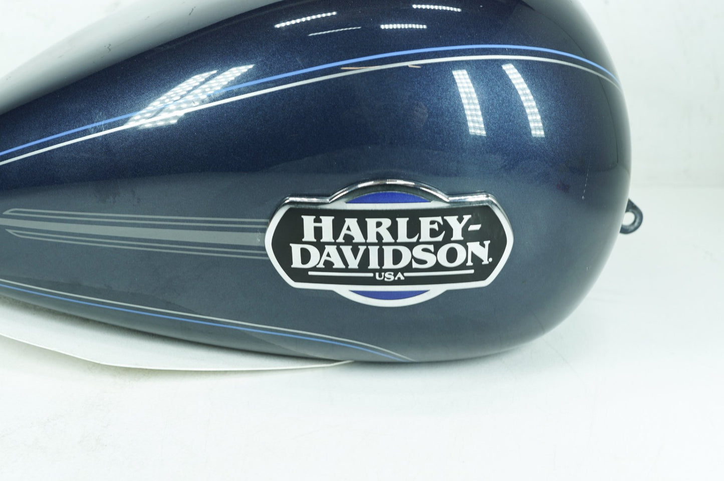 2007 - 2012 Harley-Davidson Touring Electra Glide Ultra Fuel Gas Tank Gasoline Reservoir  	61356-08