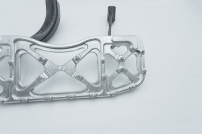 1999 - 2006 Harley-Davidson Touring Electra Glide Right Driver 1 Floorboard Foot Rest Aftermarket MX Style Wide Billet