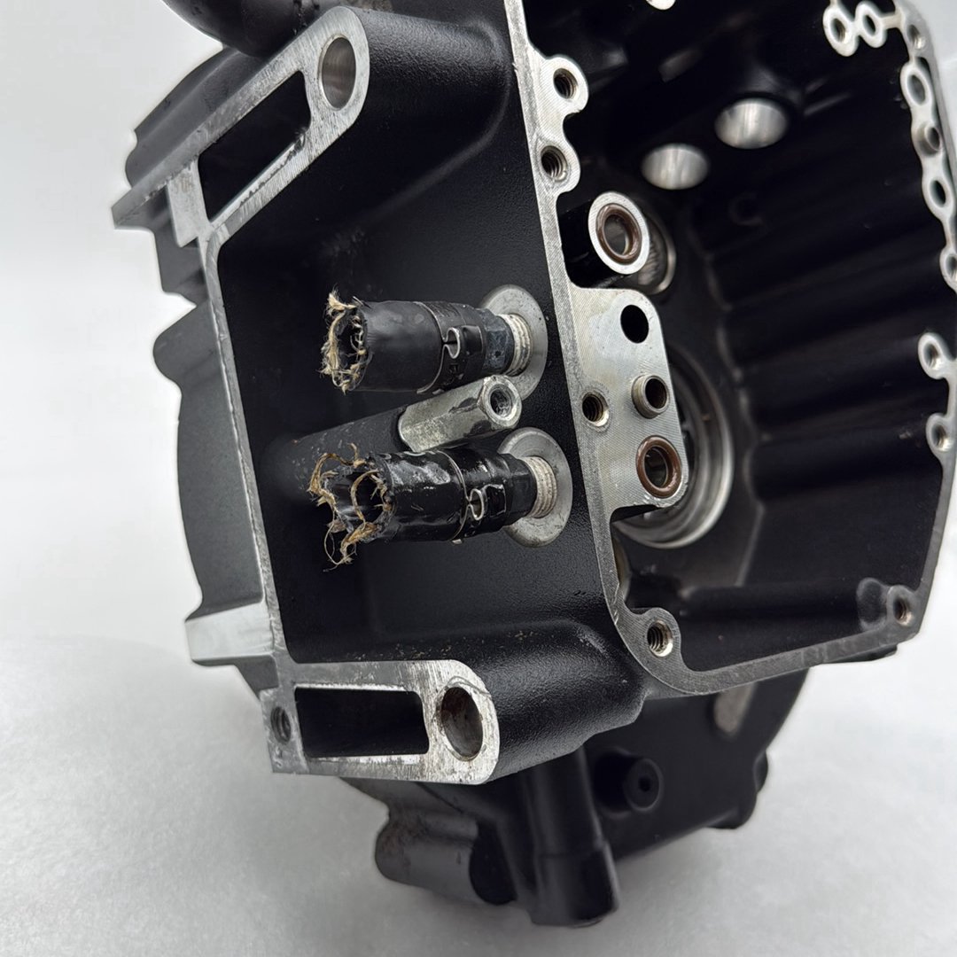 1999 - 2006 Harley-Davidson Touring Electra Glide Classic Crankcase Shaft Engine Motor Cover 24630-03