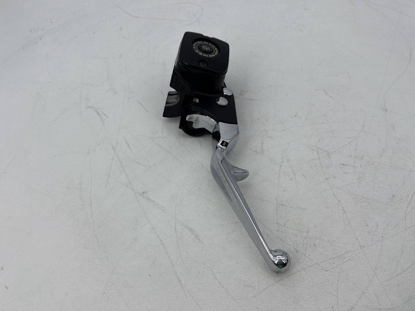 2000 Harley Touring FLHTCI Electra Glide Classic OEM Front Right Brake Lever Master Cylinder