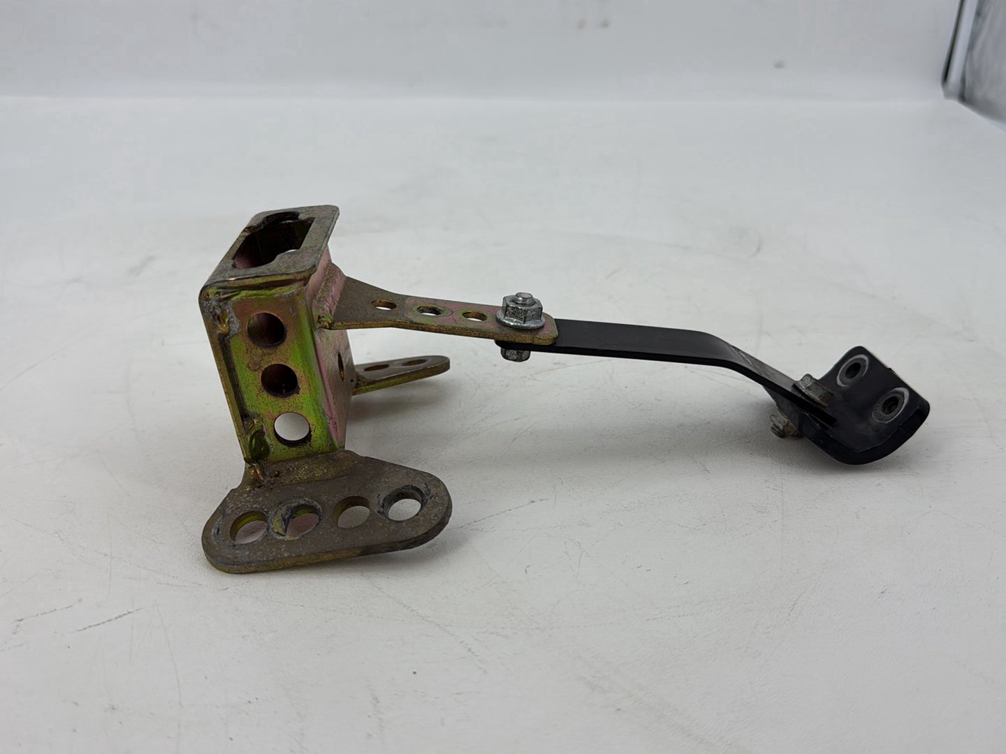 2007 - 2011 Harley-Davidson Touring Electra Glide Ultra Front Driver Rider Backrest Bracket Mount 52589-09A