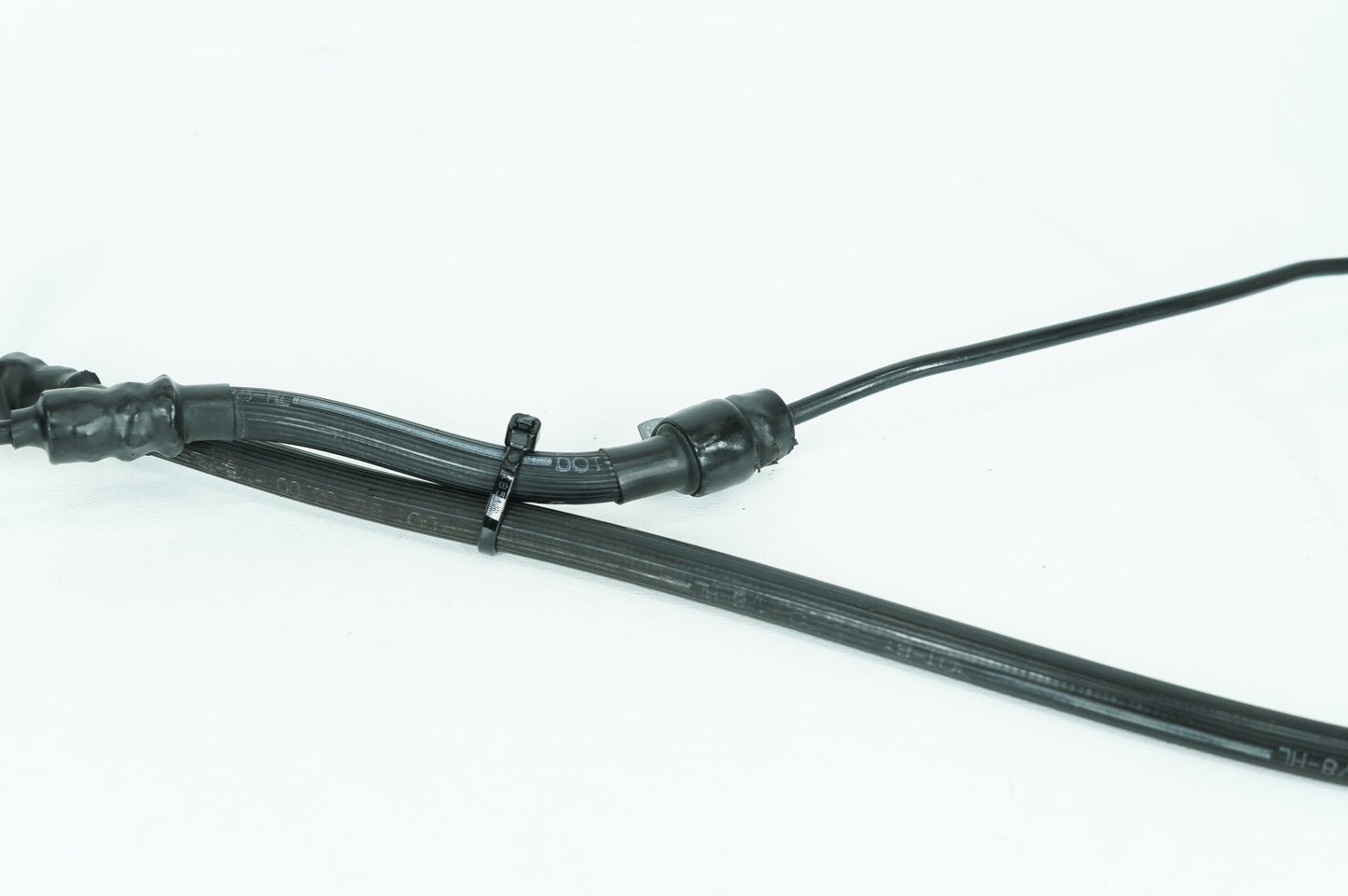 1999 - 2006 Harley-Davidson Dyna Wide Glide Front Brake Hose Line Pipe  	45112-96A