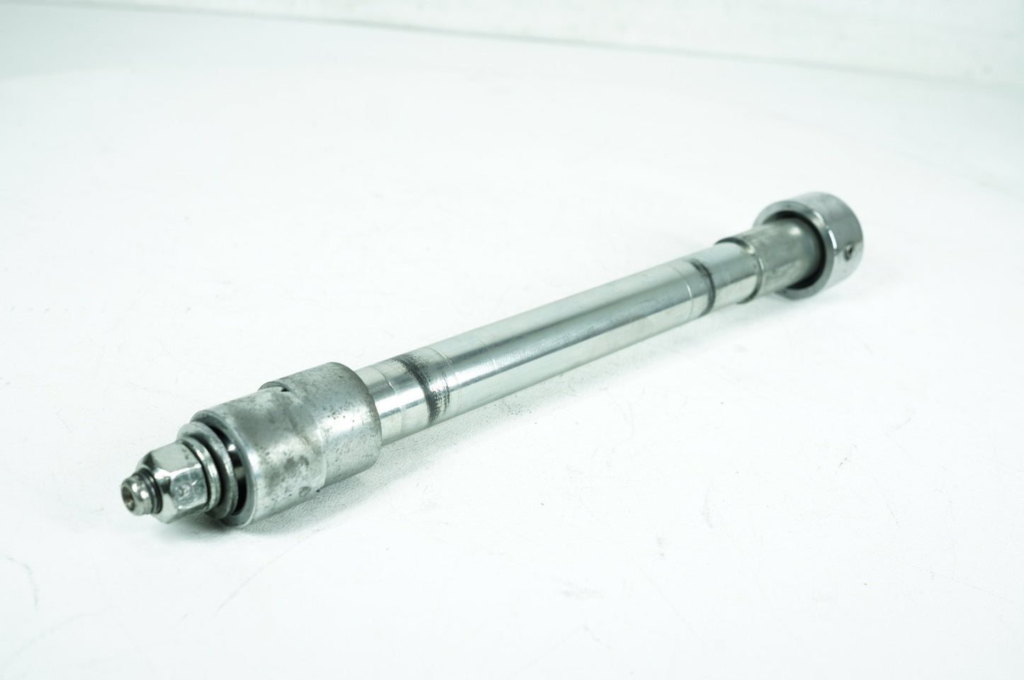 2000 - 2006 Harley-Davidson Touring Road King Custom Front Wheel Axle Bolt Shaft 43364-00