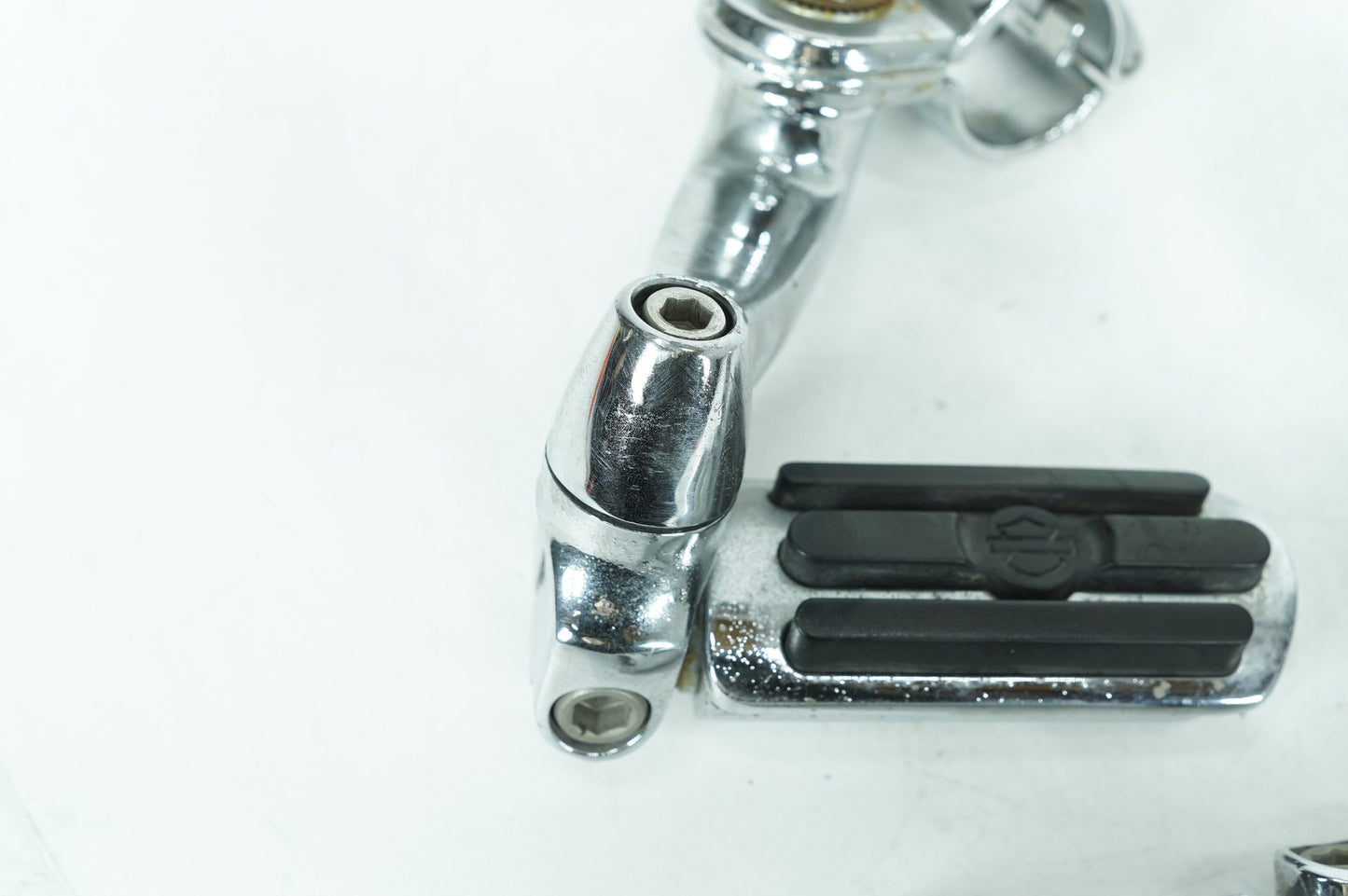 1999 - 2006 Harley-Davidson Touring Road King Front Right Left Highway Foot Pegs 50130-95A