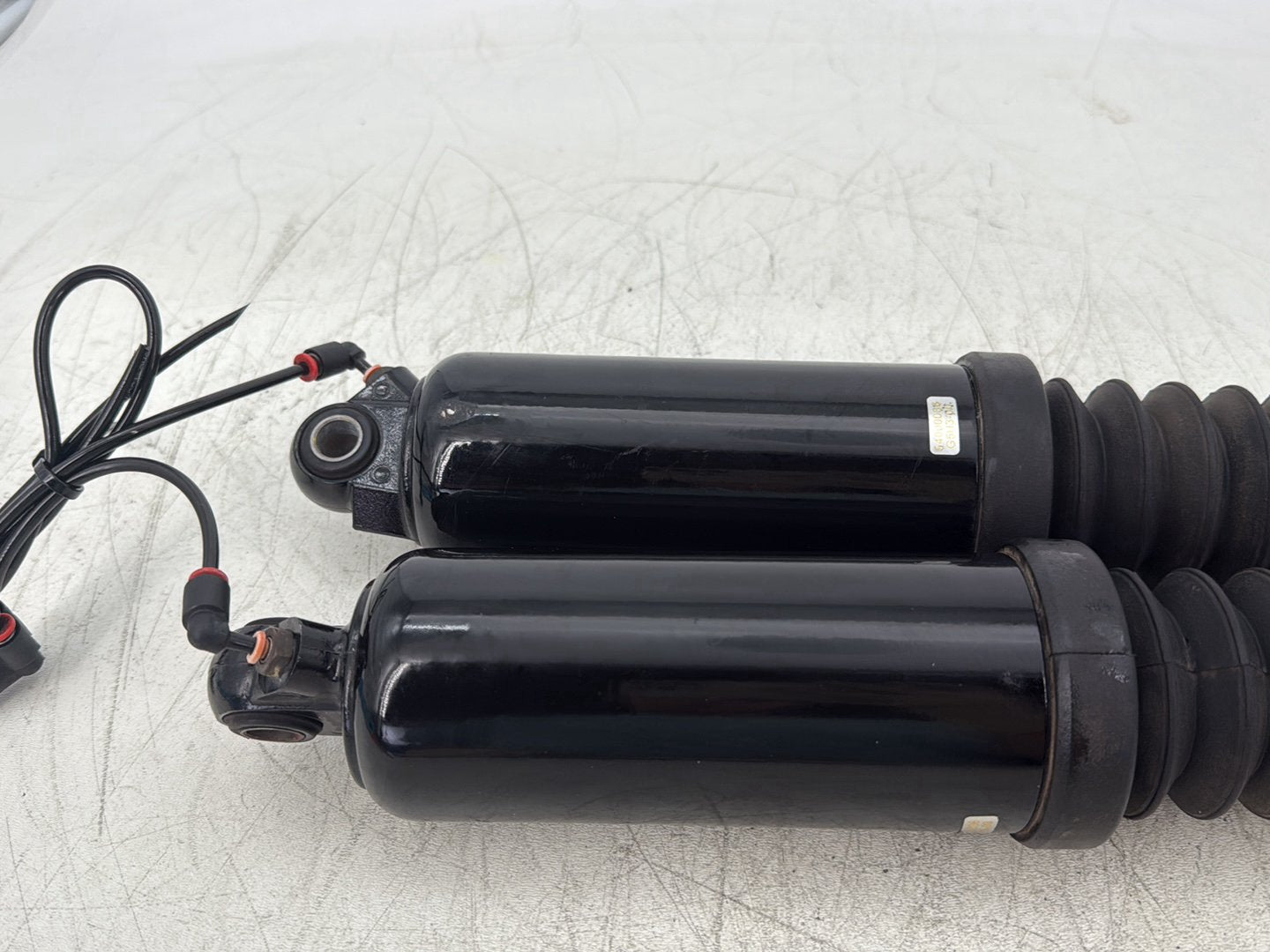 2016 Harley Road King Touring FLHR OEM Rear Left Right Shock Absorbers
