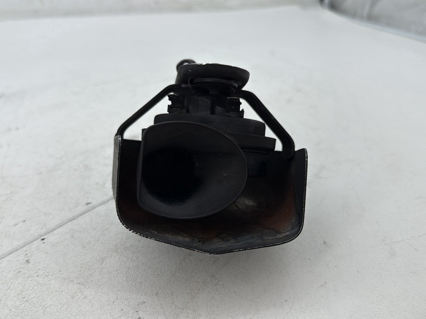 2007 Harley Street Glide Touring FLHX OEM Horn Signal Klaxon Chrome Cover