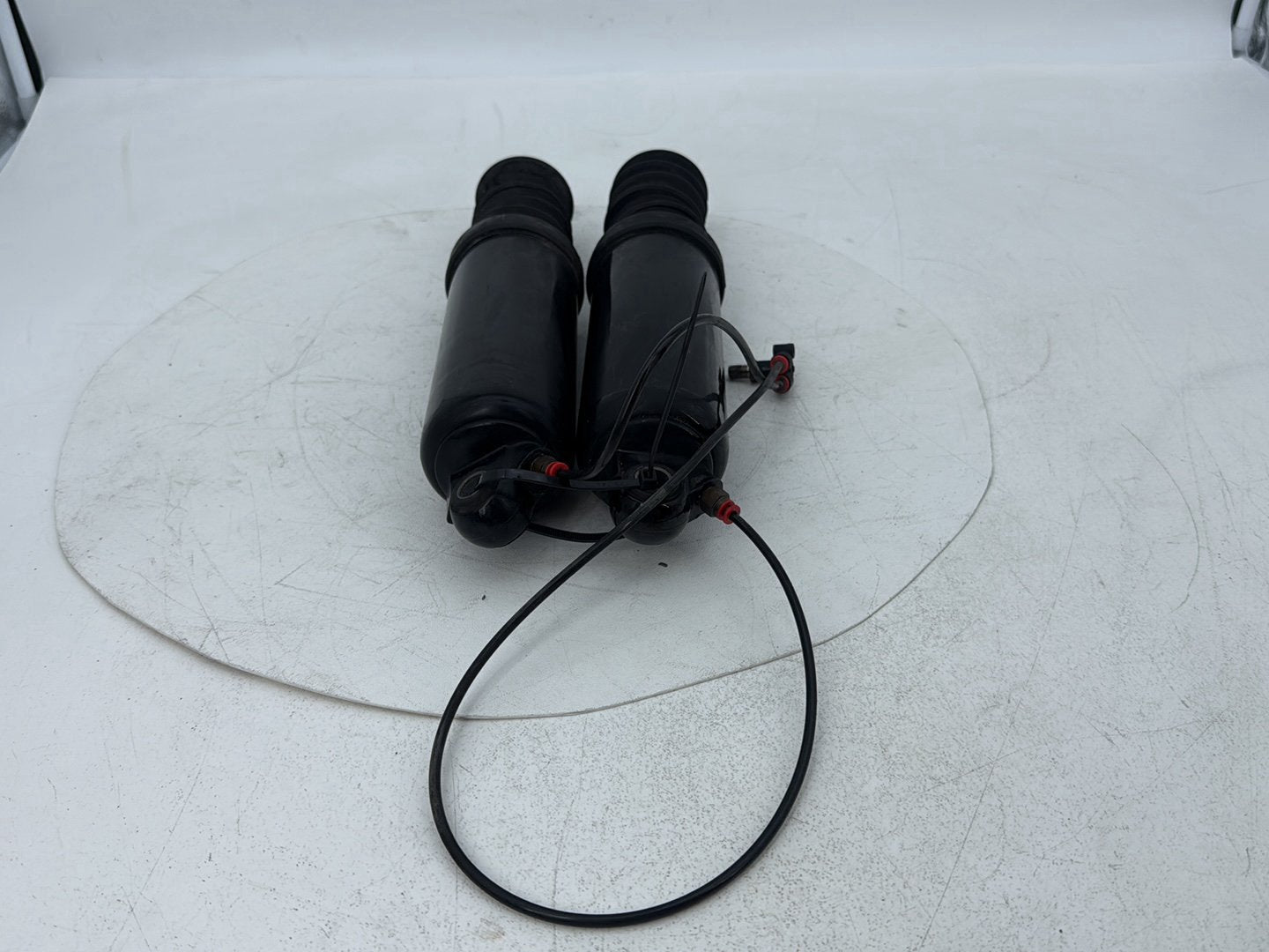 1999 - 2006 Harley-Davidson Touring Electra Glide Rear Left Right Shock Absorbers 54565-97C