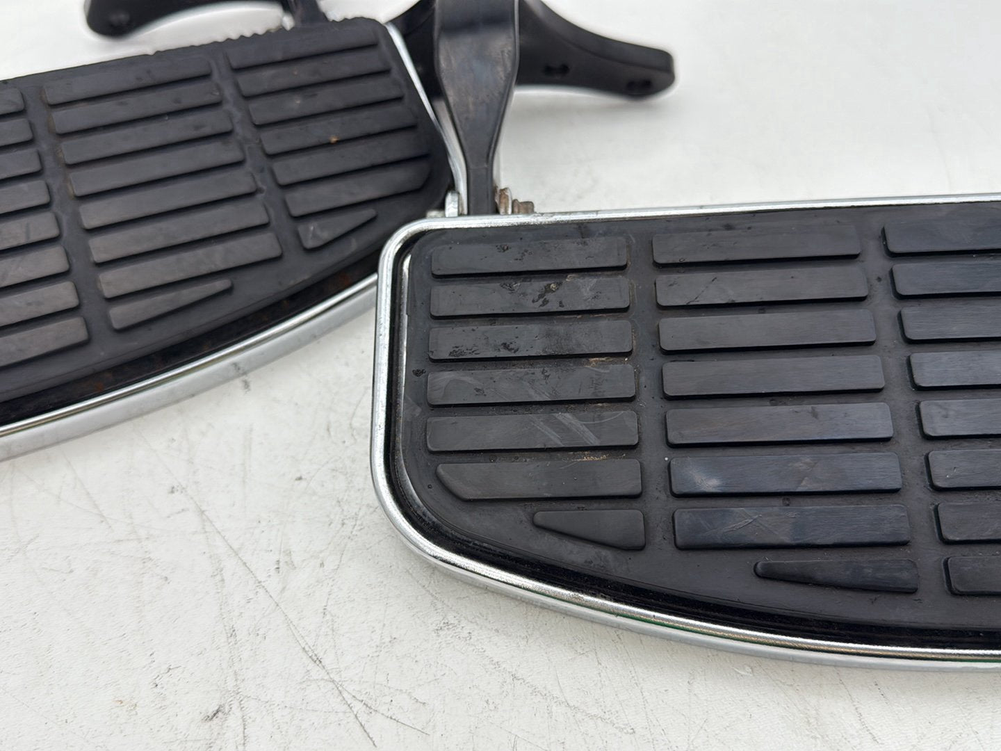 2002 Harley Dyna FXD Super Glide OEM Left Right Driver Floorboard Foot Rest