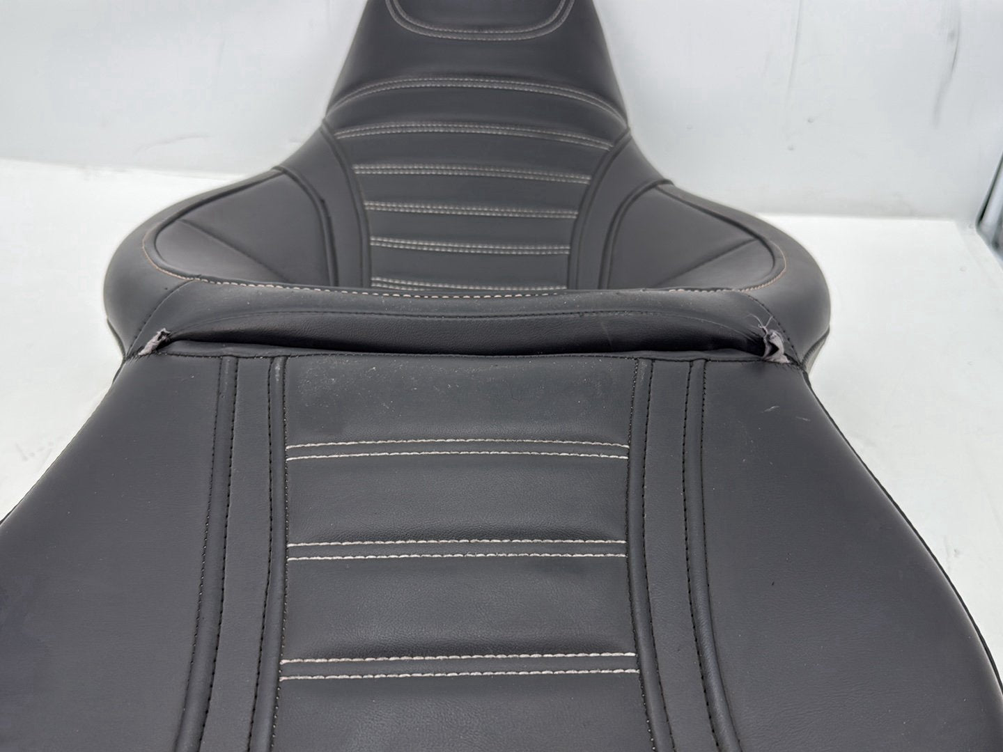 2008 Harley Electra Glide Touring Ultra FLHTCUI OEM Passenger Rider Driver Seat Saddle