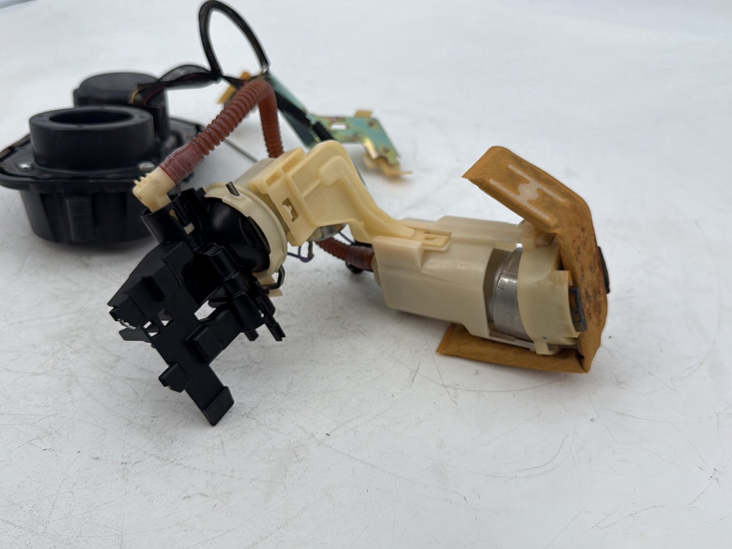 1999 - 2006 Harley-Davidson Dyna Super Glide Gas Gasoline Fuel Petrol Pump Sending 75243-04B