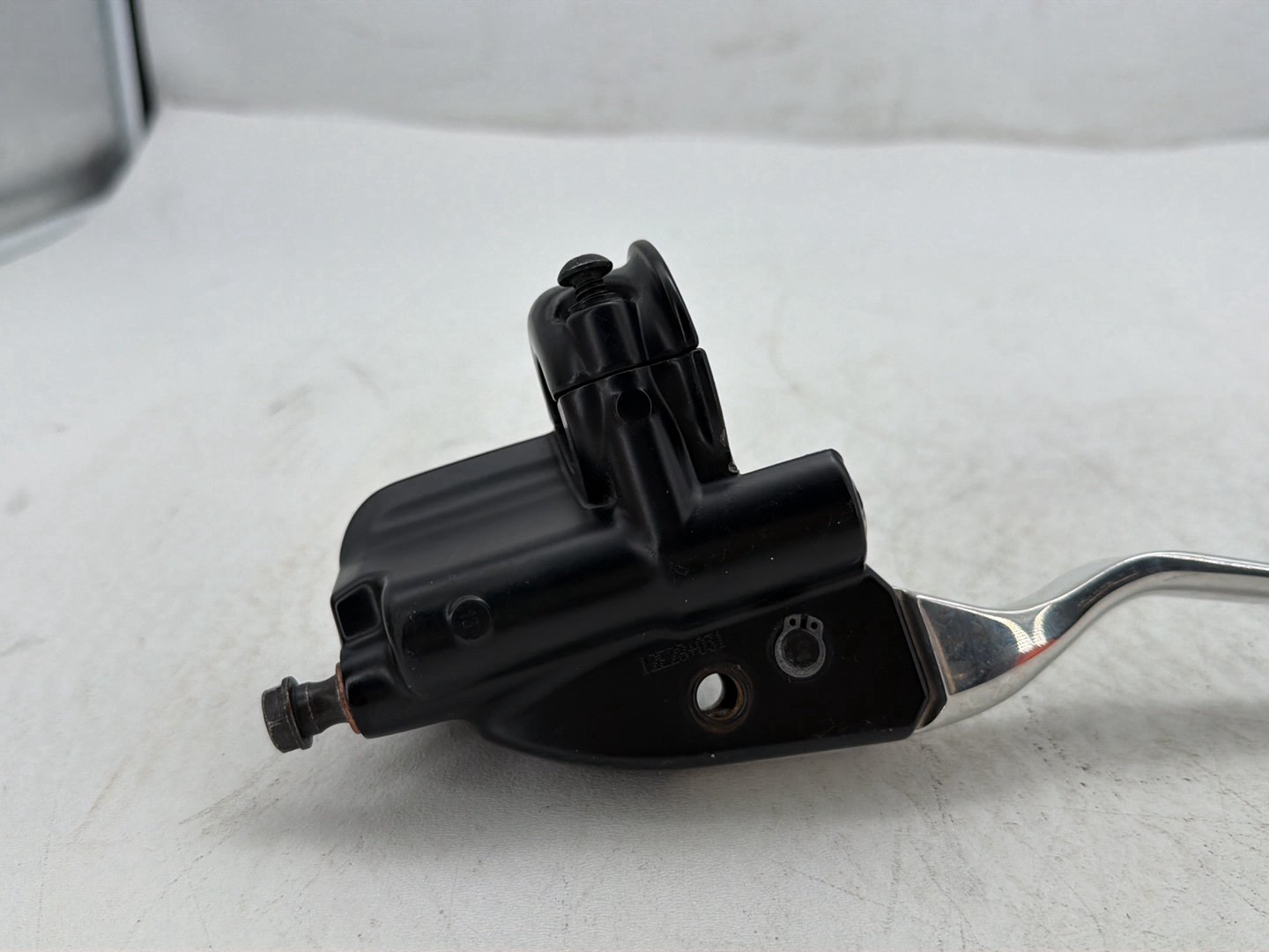 13 Harley Street Glide Touring FLHX OEM Front Right Brake Lever Master Cylinder