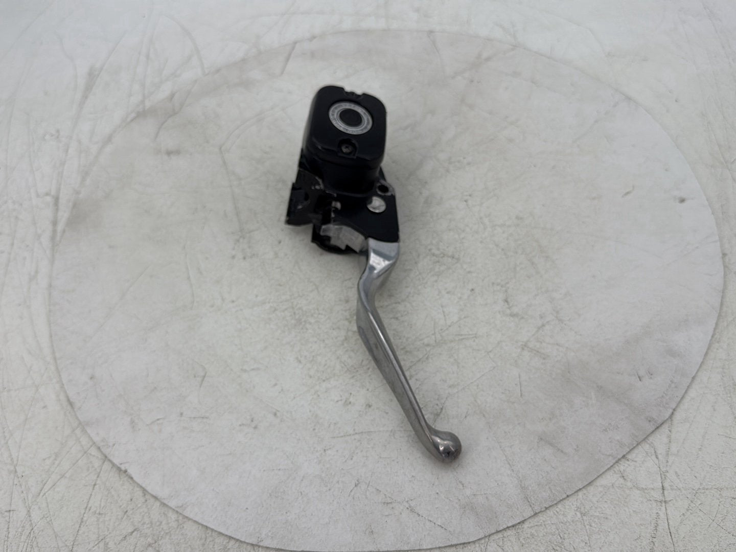 2015 Harley Dyna Low Rider FXDL OEM Front Right Hand Brake Lever Master Cylinder Reservoir