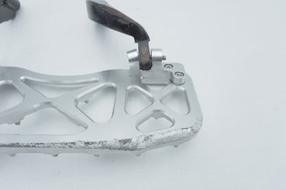 1999 - 2006 Harley-Davidson Touring Electra Glide Right Driver 1 Floorboard Foot Rest Aftermarket MX Style Wide Billet