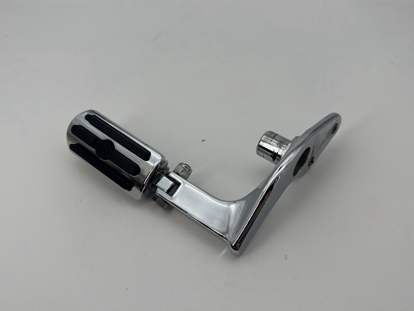 1999 - 2006 Harley-Davidson Dyna Wide Glide Right Driver Foot Controls Peg Rest 42481-92