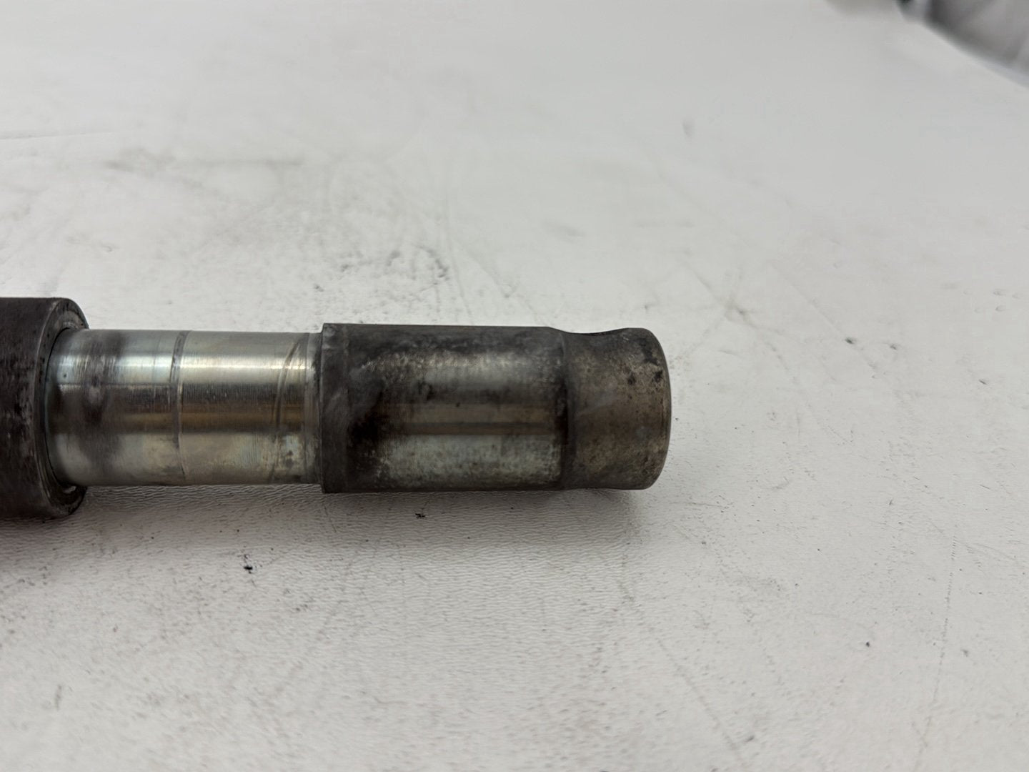 2003 Harley Electra Glide Touring Ultra FLHTCUI OEM Front Wheel Axle Bolt Shaft