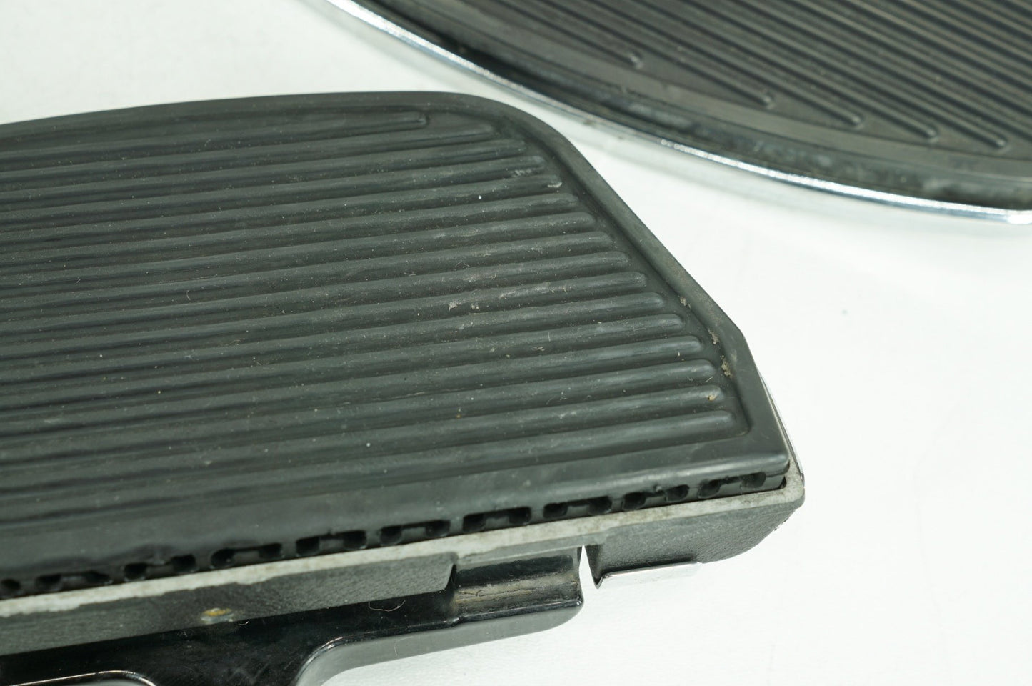 2007 - 2011 Harley-Davidson Touring Road King Classic Left Right Driver & Pass Floorboard Foot Rest 50621-06