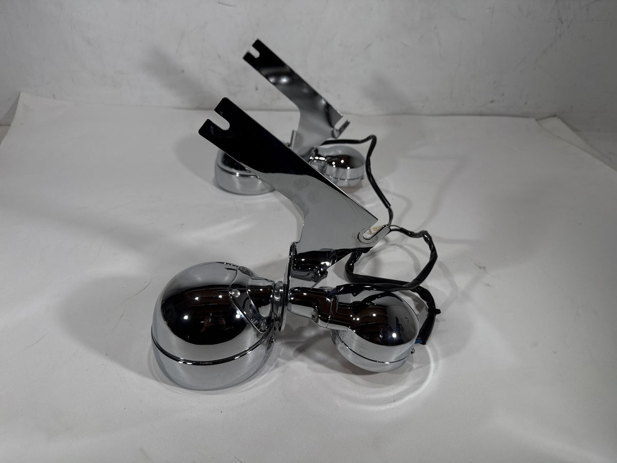 2004 Harley Road King Touring OEM Front Turn Signal Indicators Aux Light Bar