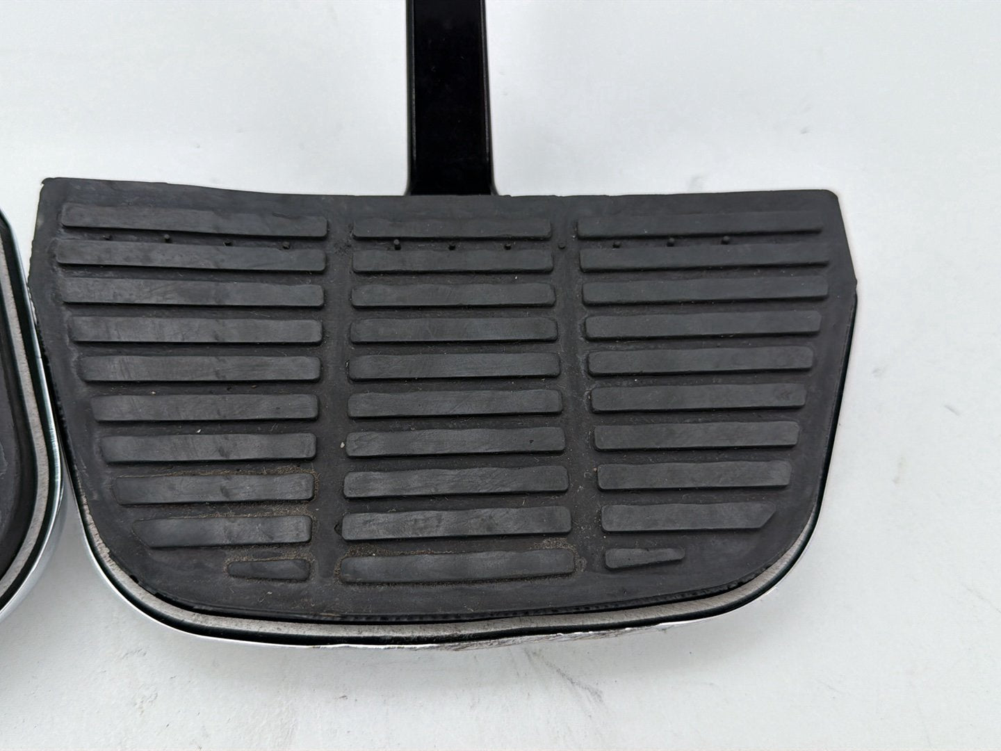 2003 Harley Road King Touring FLHRCI Classic OEM Left & Right Passenger Floorboard Foot Rest