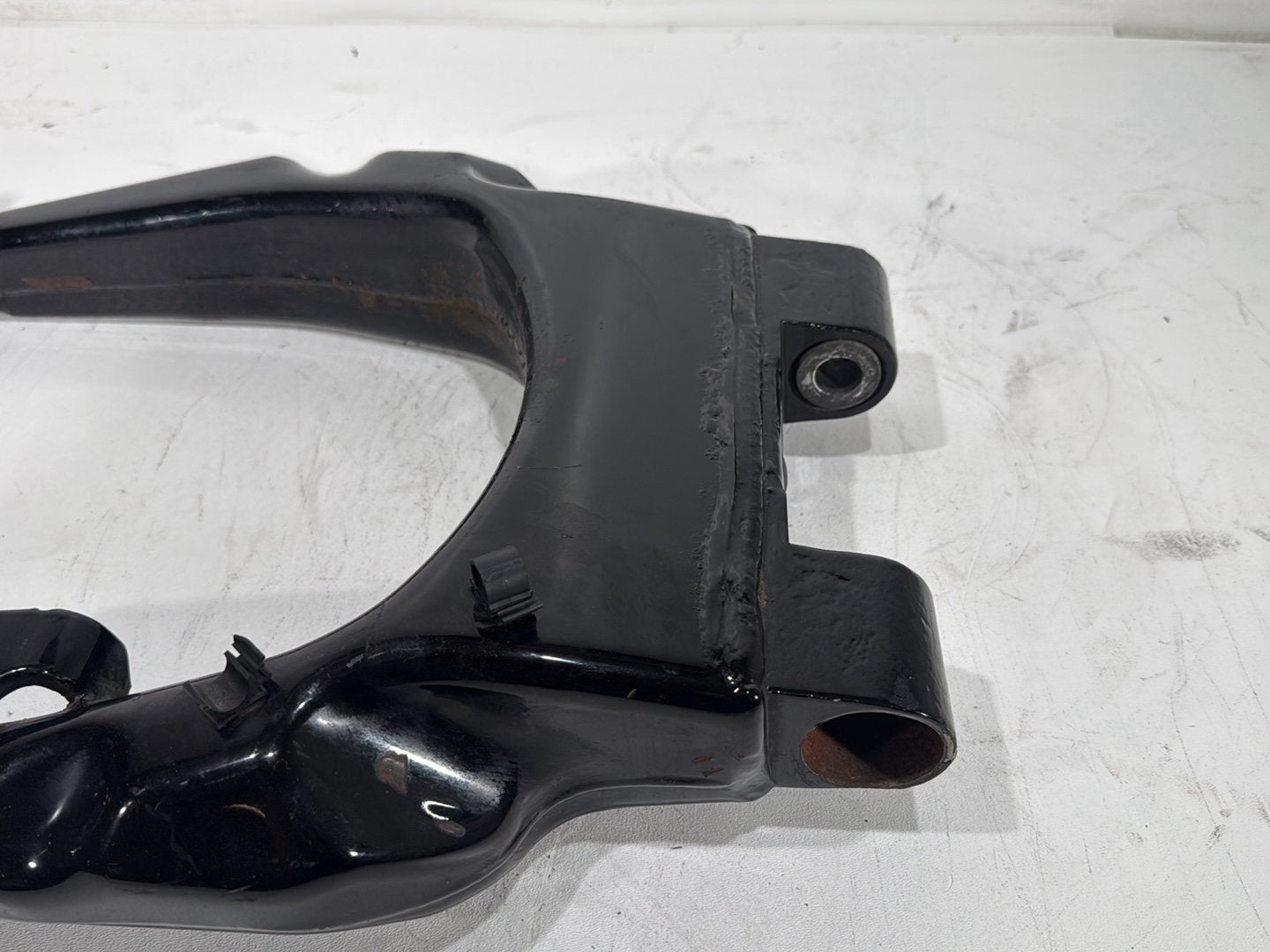 2018 Harley Electra Glide Touring Ultra FLHTCU OEM Rear Fork Swingarm Swing Arm