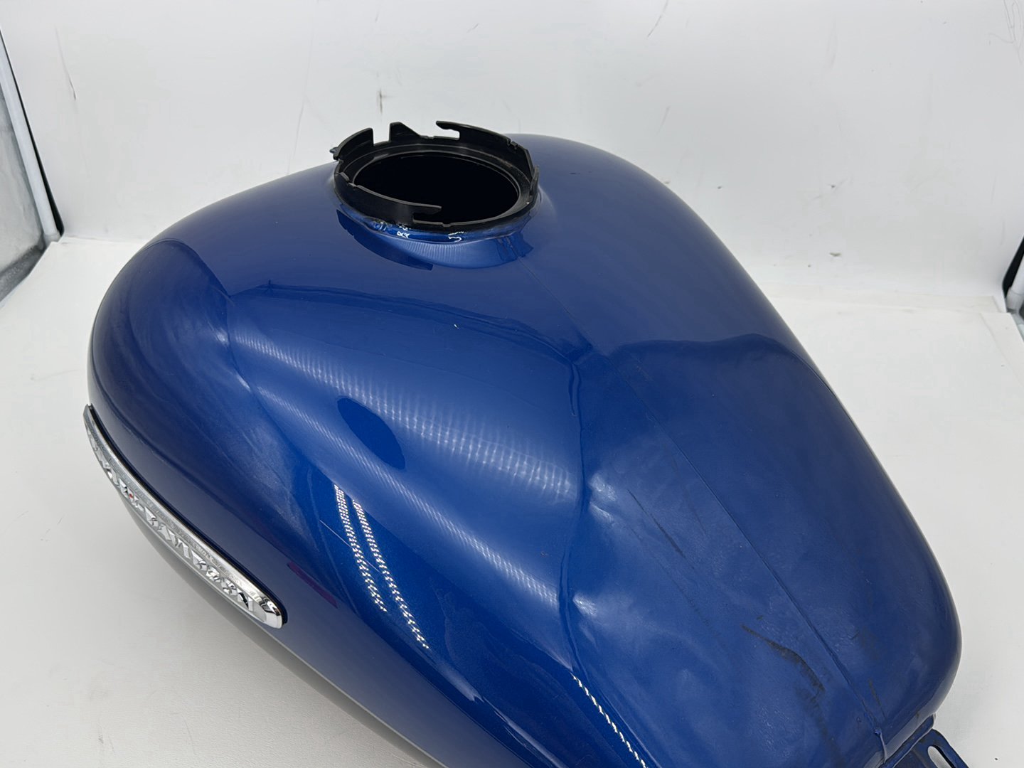 2007 - 2016 Harley-Davidson Touring Electra Glide Ultra Fuel Gas Tank Gasoline Reservoir 61356-08