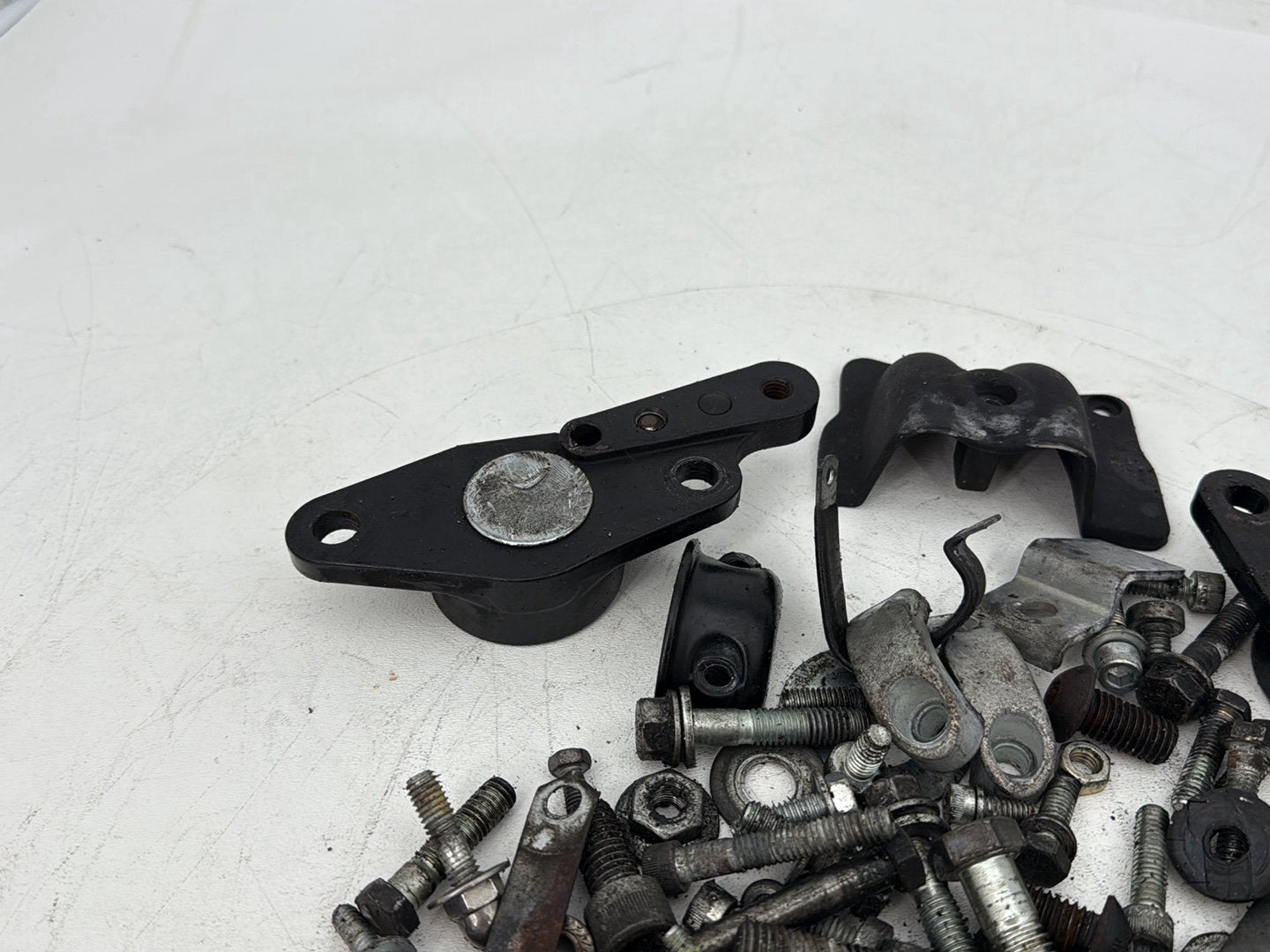 1999 - 2006 Harley-Davidson Touring Road King Police Hardware Bolts Nuts & Brackets w/ Left Right Swingarm Rear Fork Brackets