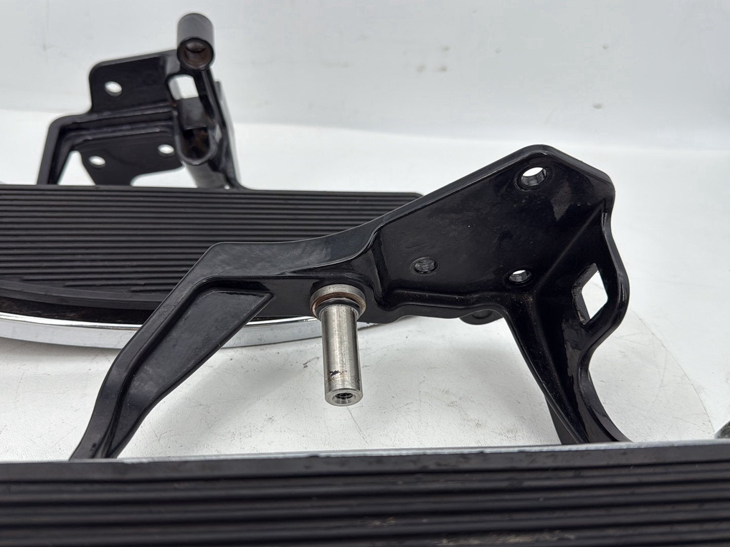 1999 - 2006 Harley-Davidson Softail Heritage Left Right Driver Floorboard Foot Rest 42431-00A