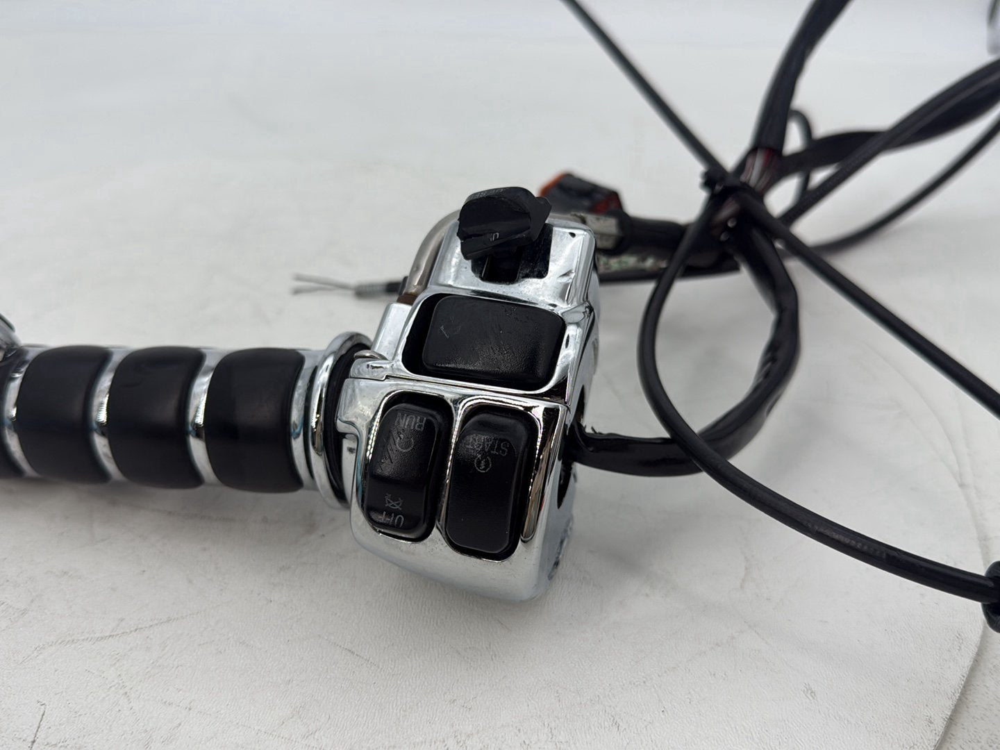 1999 - 2006 Harley-Davidson Touring Electra Glide Right Engine Start Kill Switches Controls 71684-06A