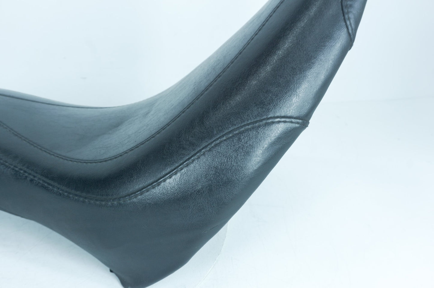 1999 - 2006 Harley-Davidson Softail Night Train Passenger Rider Driver Seat Saddle MUSTANG