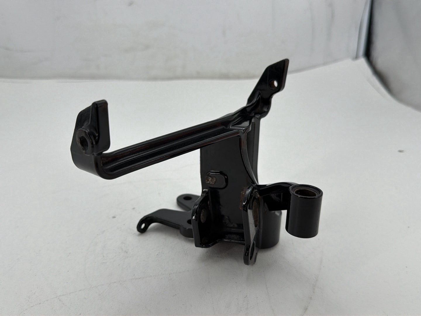2011 Harley Heritage Softail Classic FLSTC OEM Left 1 Footboard Mount Bracket