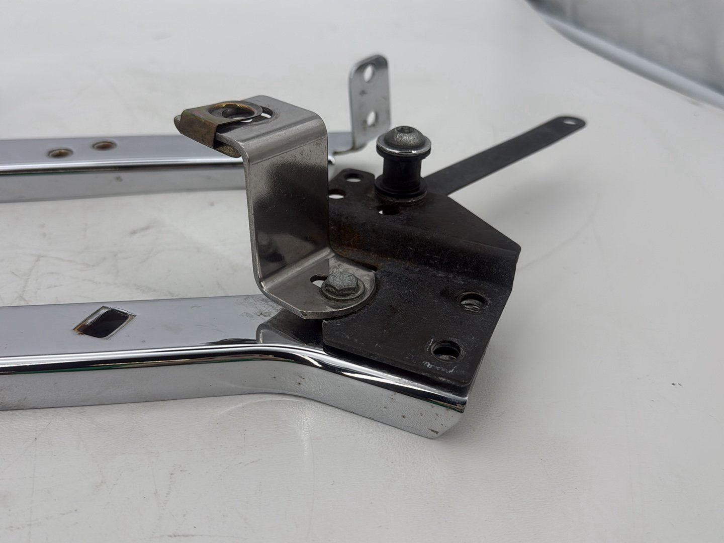 2005 Harley Touring FLHRCI Road King Classic OEM Left Right Saddlebag Fender Struts Brackets
