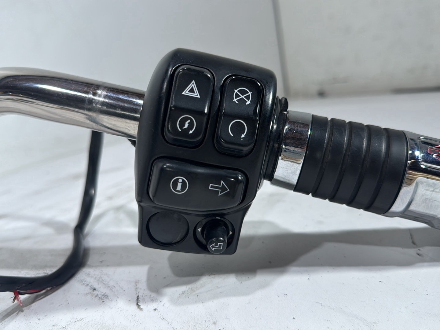 2015 Harley Electra Glide Touring Ultra Low OEM Handlebars Left Right Switches Controls