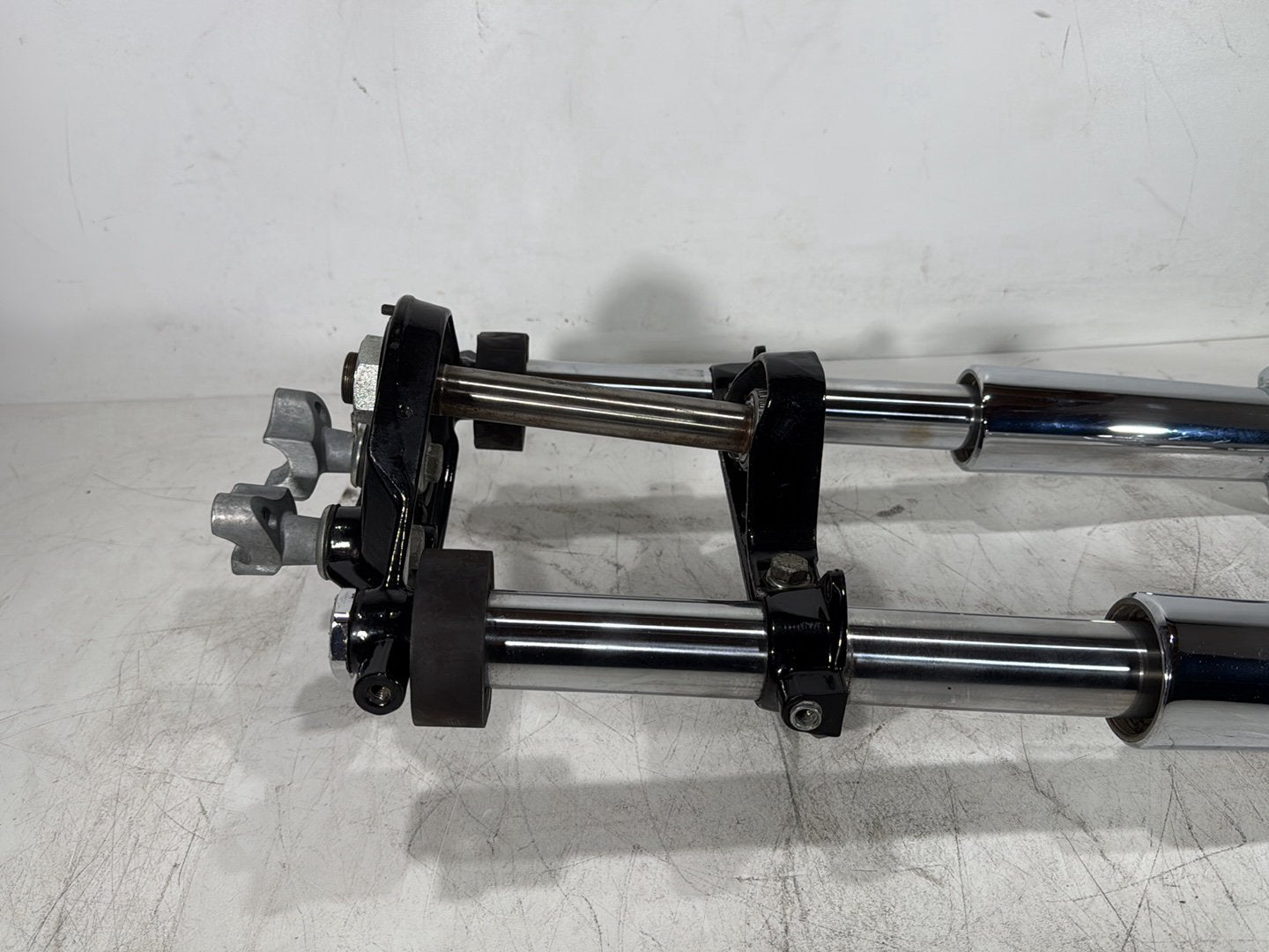 2007 Harley Touring FLHTC Electra Glide Classic OEM Front Triple Tree Set & LH RH Fork Legs Sliders