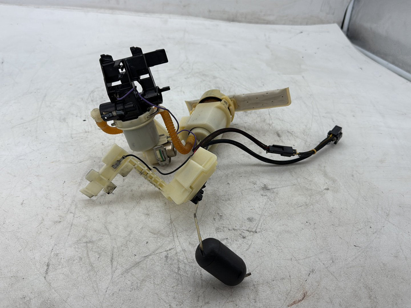 2012 Harley Dyna FXDF Fat Bob OEM Fuel Pump Gas Gasoline Petrol Sending