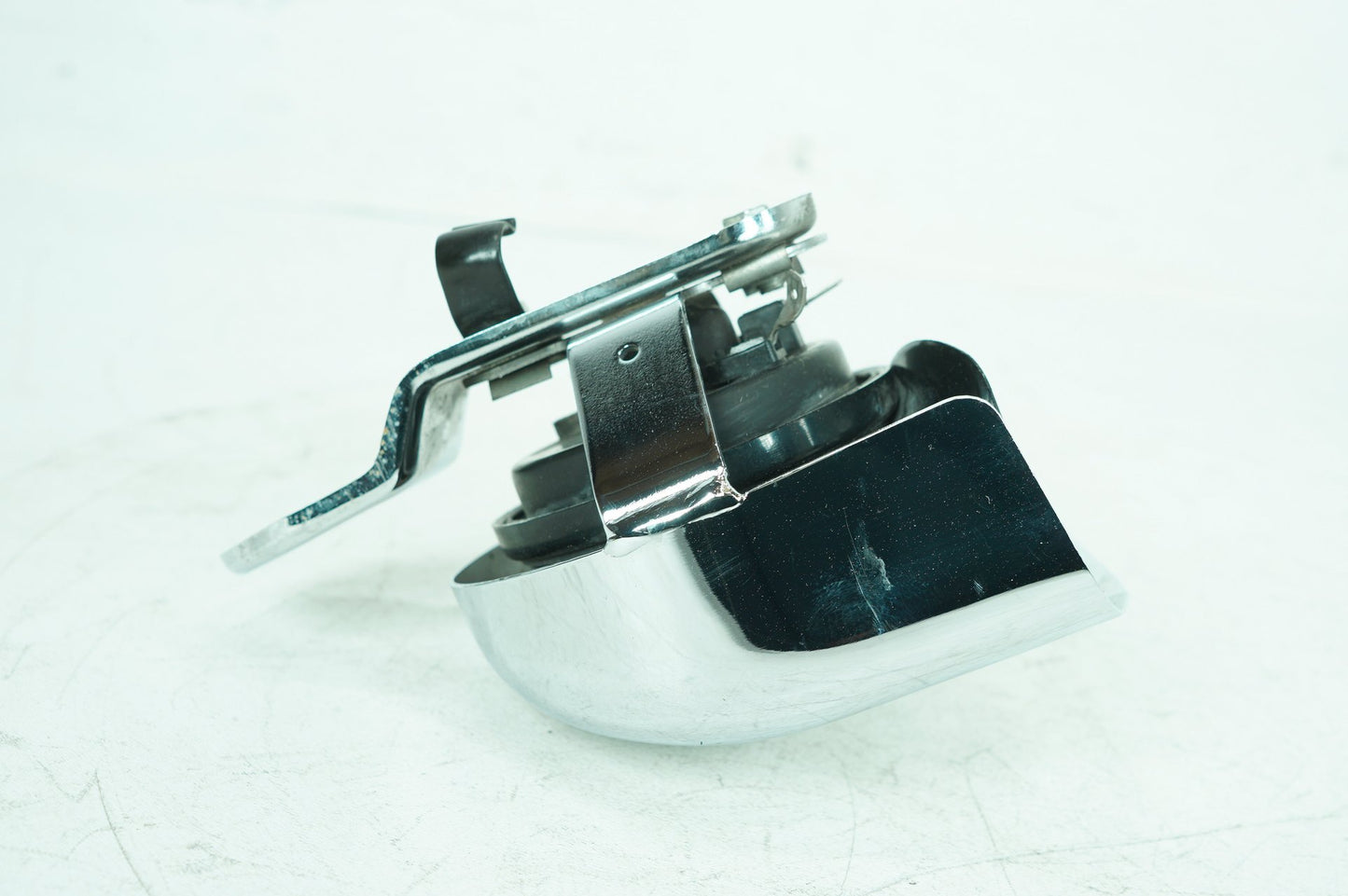 1999 - 2006 Harley-Davidson Touring Electra Glide Classic Horn Signal Klaxon Chrome Cover 69012-93A