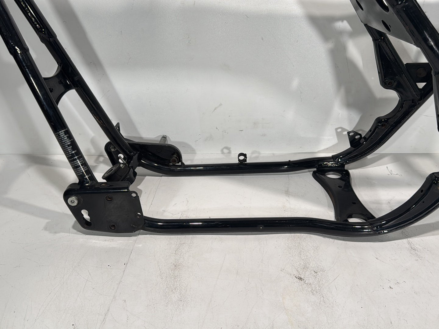 1999 - 2006 Harley-Davidson Touring Road King Custom Body Main Frame Chassis CLN CLR  	47900-02A