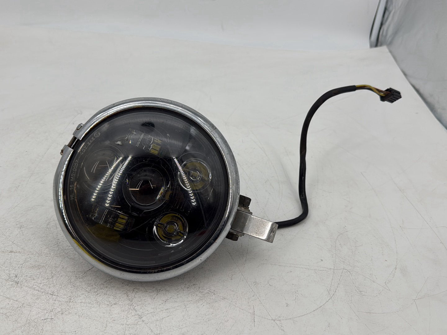 1999 - 2006 Harley-Davidson Dyna Super Glide Headlight Headlamp Head Lamp Light LED 69356-06