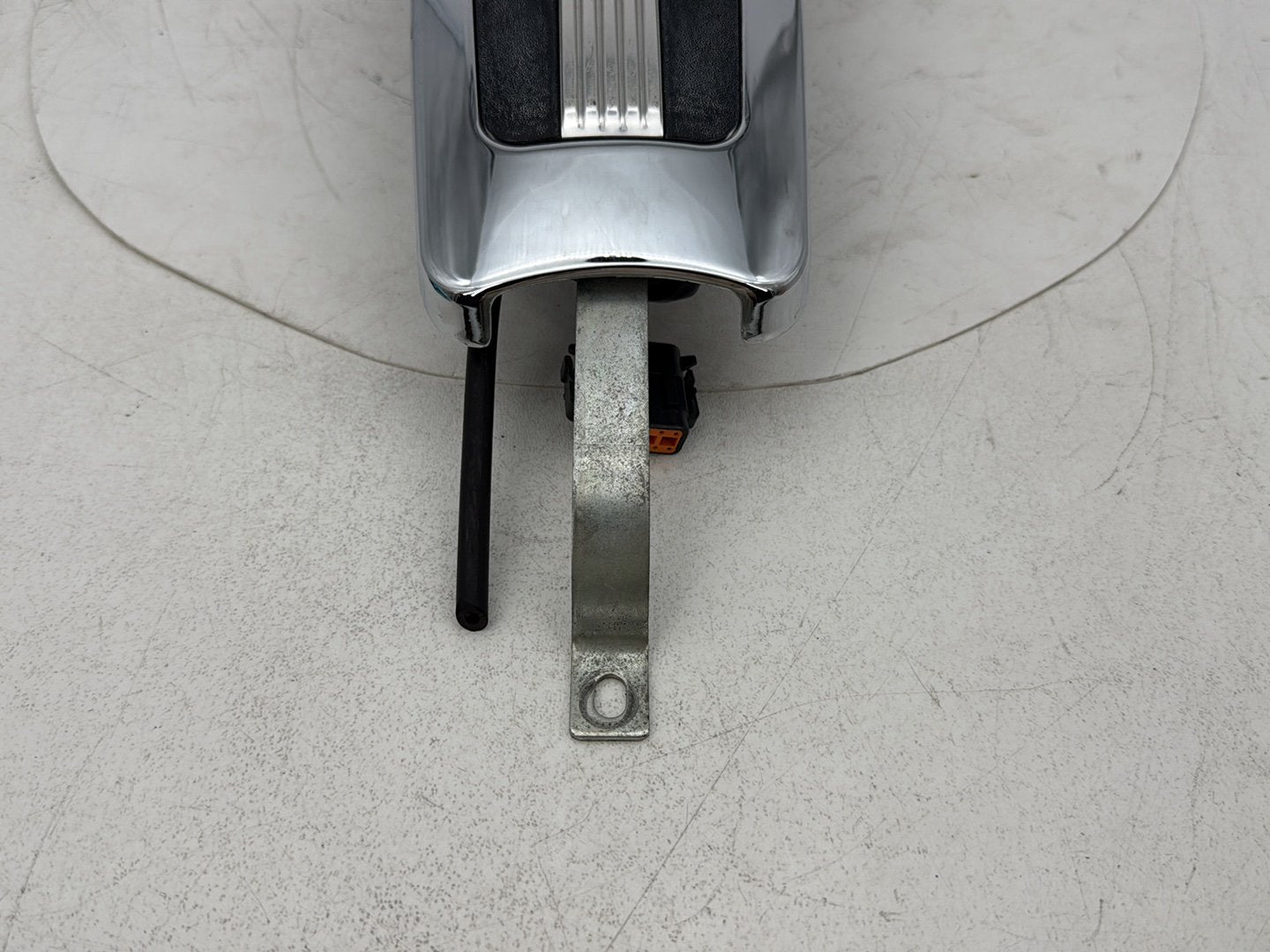 2007 - 2012 Harley-Davidson Touring Electra Glide Ultra Fuel Gas Tank Dash Console NOKey 	61270-08
