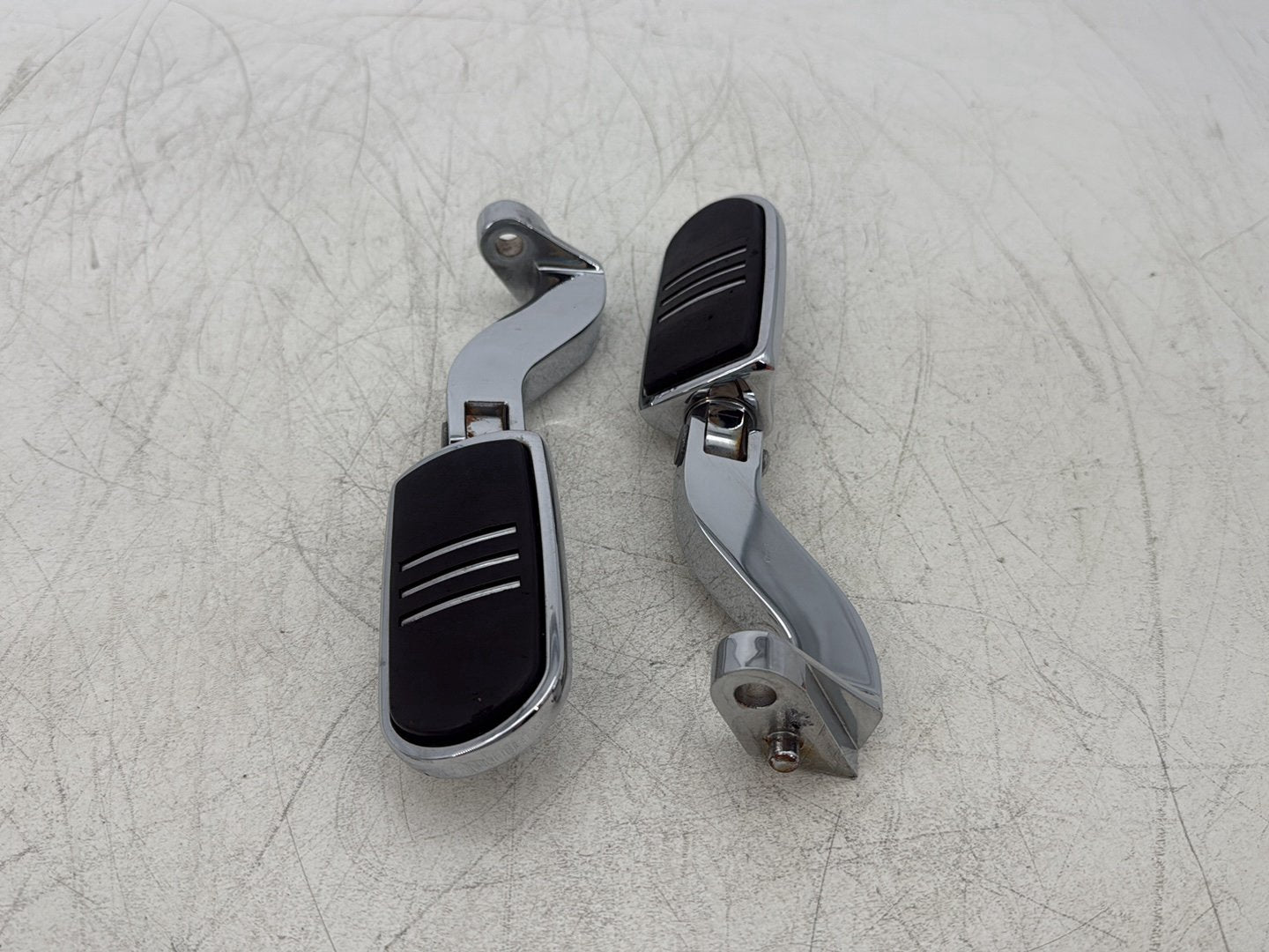 2011 Harley Street Glide Touring FLHX OEM Passenger Left & Right Foot Pegs