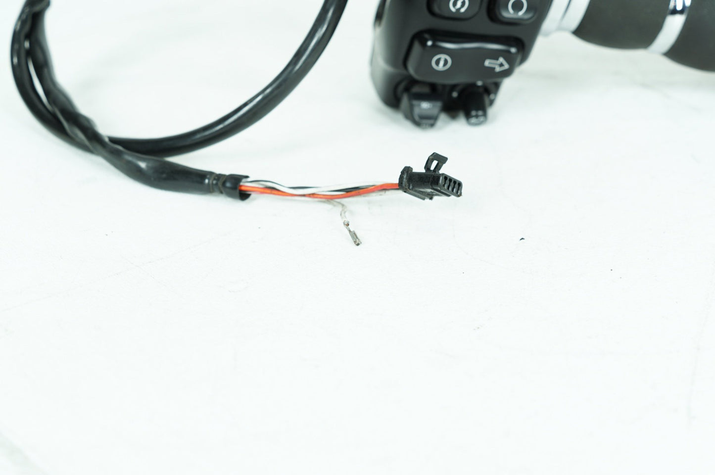 2017 - 2025 Harley-Davidson Touring Road Glide Ultra Right Engine Start Kill Switches Controls 71500129B