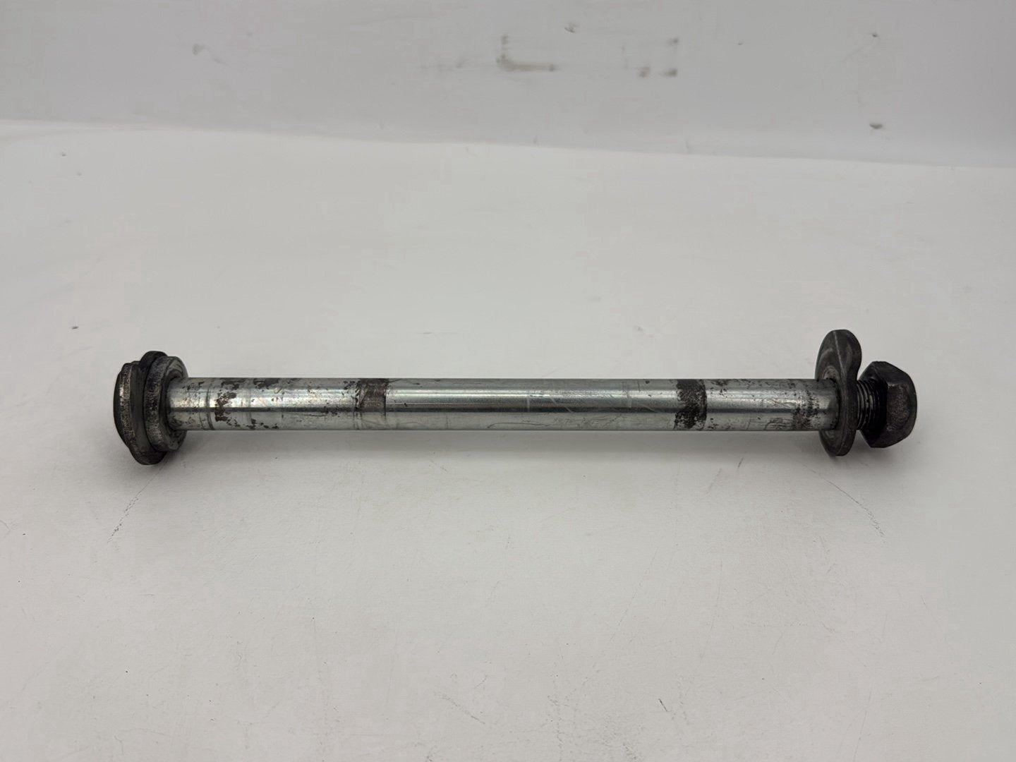 2007 - 2011 Harley-Davidson Touring Street Glide Rear Wheel Axle Bolt Shaft 41056-09