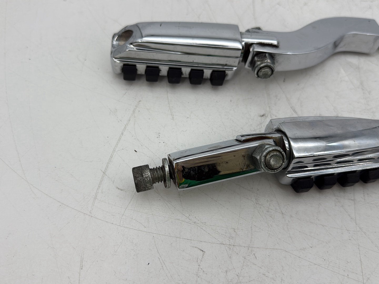 2002 Harley Dyna FXD Super Glide OEM Passenger Left & Right Foot Pegs