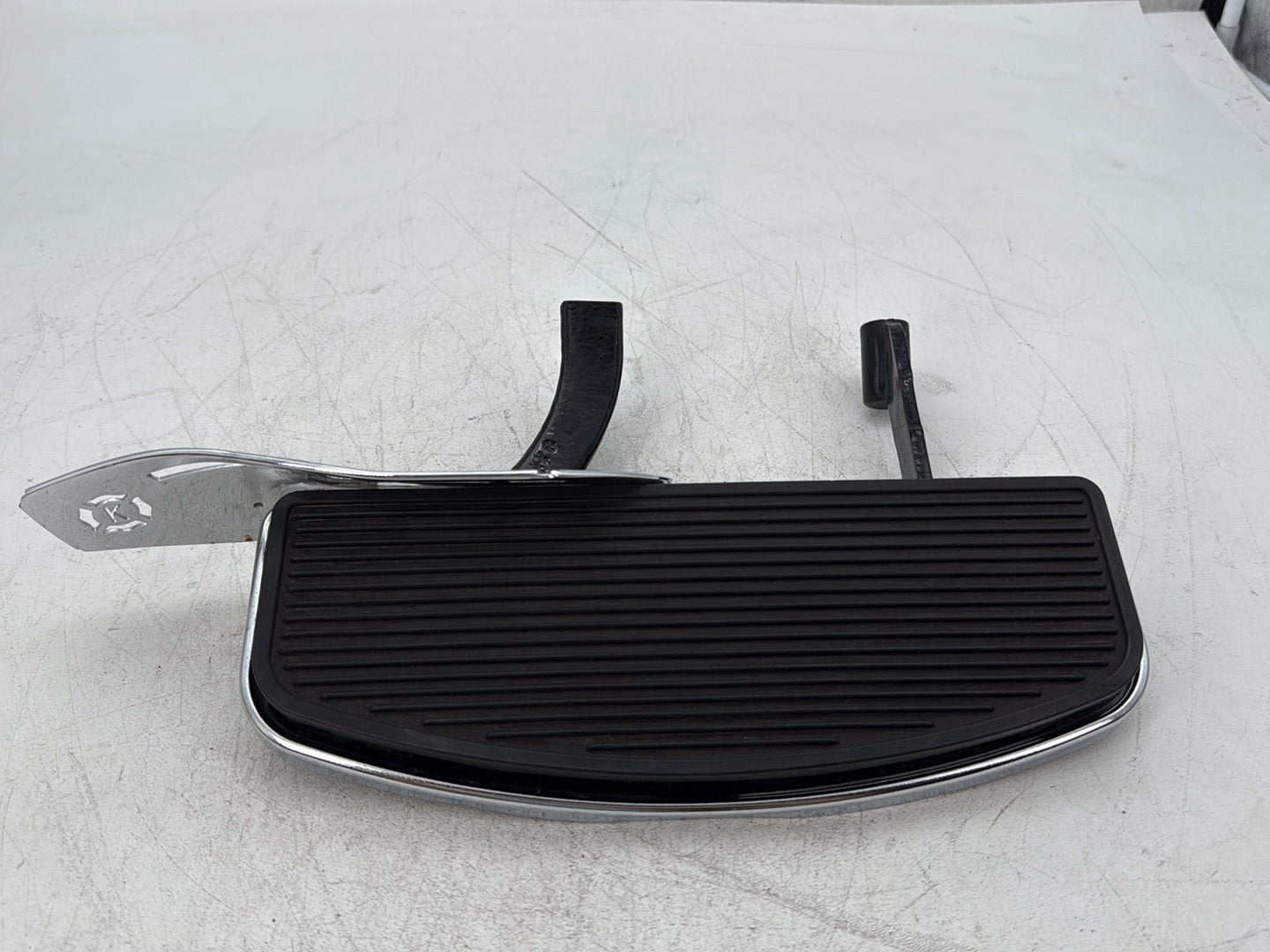 2005 Harley Electra Glide Touring Ultra FLHTCUI OEM Right Driver 1 Floorboard Foot Rest