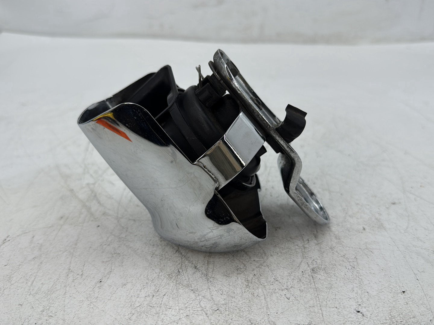 2018 Harley Electra Glide Touring Ultra FLHTCU Horn Signal Klaxon Chrome Cover